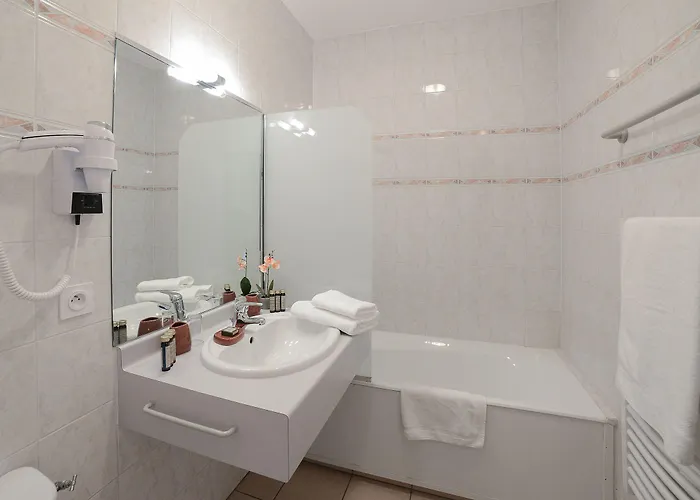 Novalaise Plage Hotell 2*