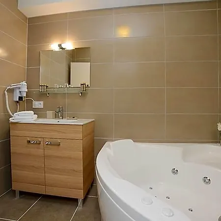 Novalaise Plage Hotel 2*