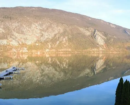 Novalaise Plage 2* Novalaise