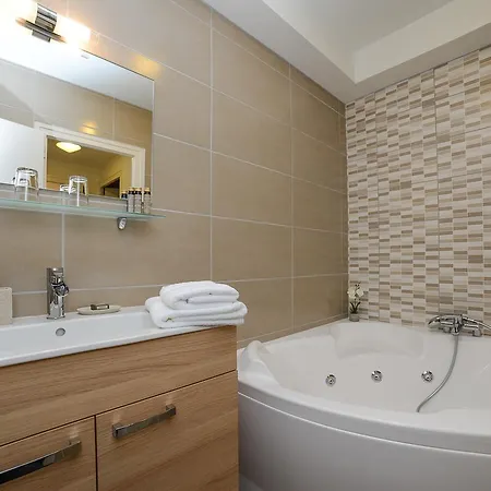 Novalaise Plage Hotel 2*