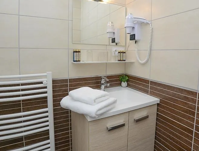 Novalaise Plage Hotell 2*