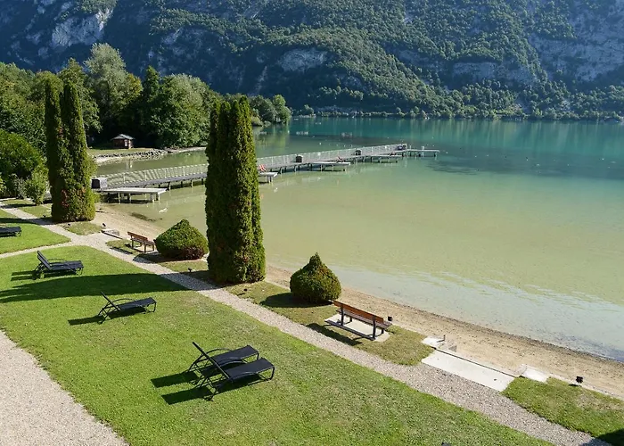 Novalaise Plage 2*